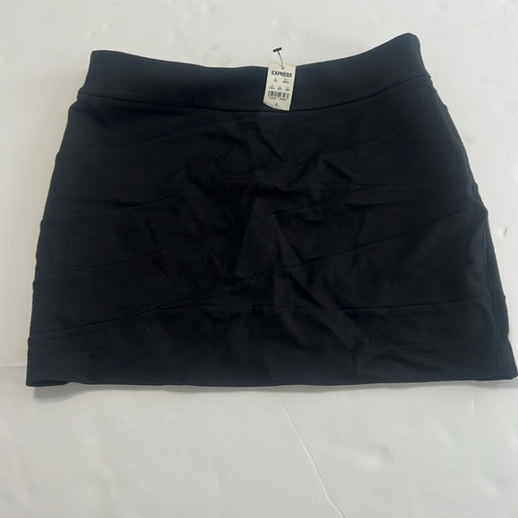 Express BLACK mini skirt size 4 NWT - Picture 1 of 7